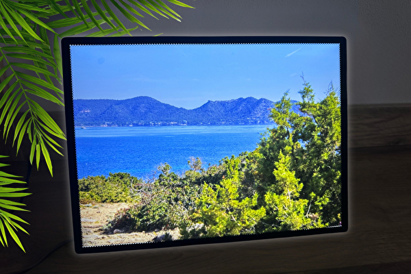 LED světelný rámeček černý s 3 vlastními fotkami